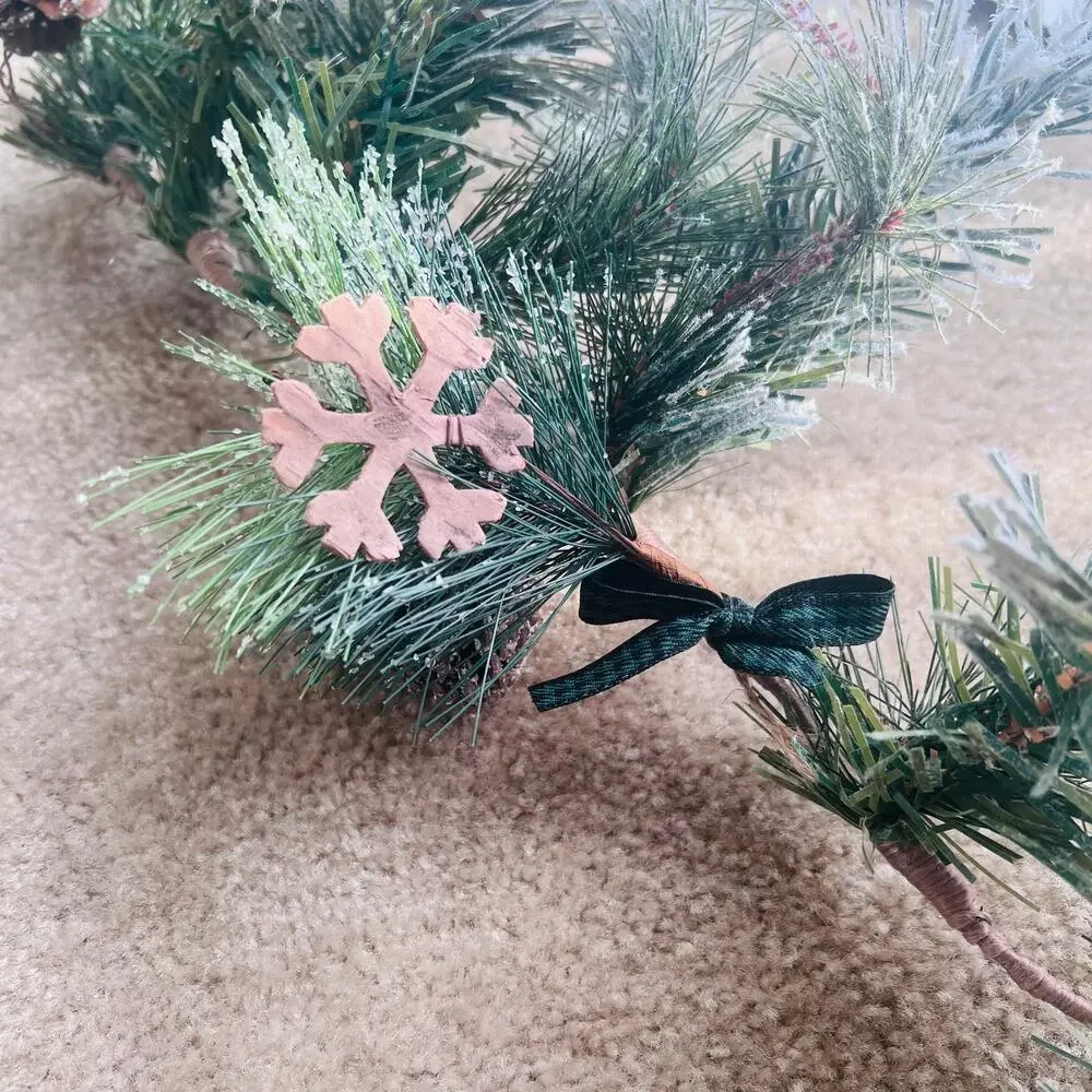 NWOT Ashland Holiday Woodland Snowflake Pinecone Snow Garland Decor